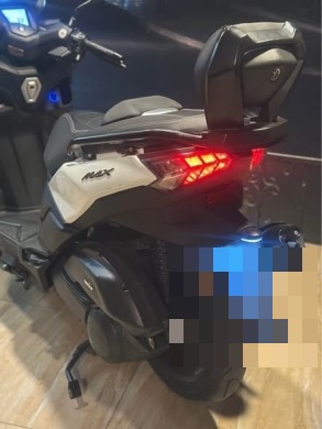 Max Azzo 180cc Scooter — 4