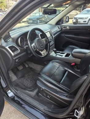 2011 Jeep Grand Cherokee V6 Laredo — 3