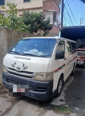 Toyota Hiace Van 2009 — 4