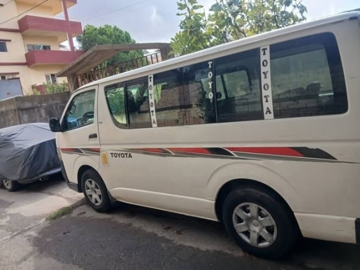 Toyota Hiace Van 2009 — 3