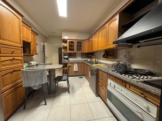 Spacious Apartment for Sale/well-maintained/ZARIF-BEIRUT/ظريف/REF#HT141739 — 4