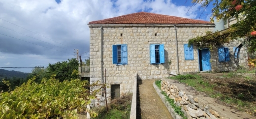 Traditional Old House With Spacious Garden For Sale in Ghbale, Kesrouane — 5
