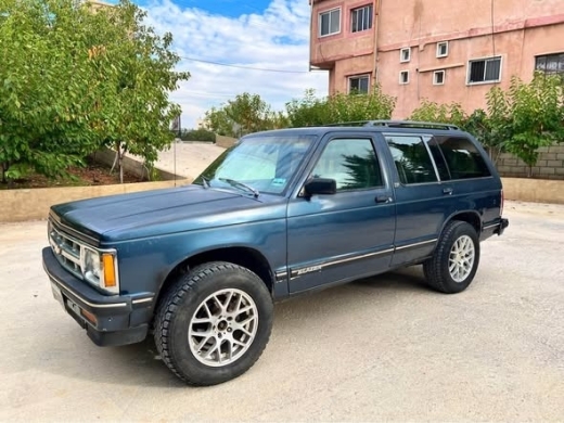 1993 Chevrolet Blazer Tahoe LT — 3