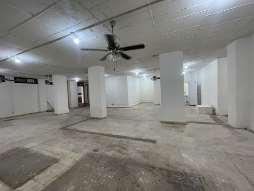 A 260 SQM Warehouse For Rent in Achrafieh, Geitawi