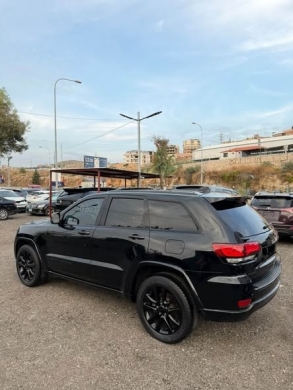Jeep Grand Cherokee Altitude 2018 — 3