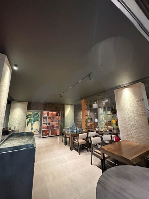 Fully Equipped Restaurant/fully furnished/terrace/bars/Bramiyeh,… — 2