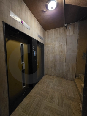 Spacious apartment For Sale/Well-maintained building/BEIRUT/بيروت/REF#HT141913 — 2