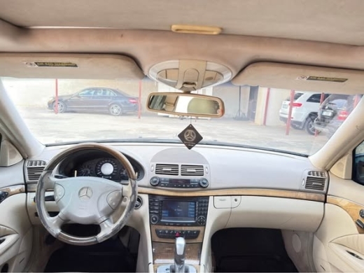 Mercedes E500 2005 Salvage — 4
