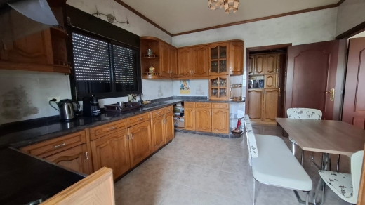 Spacious Dual-Purpose Apartment & Clinic For Sale in Blat, Jbeil — 9