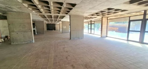 A 1,092 SQM Showroom For Sale in Ajaltoun