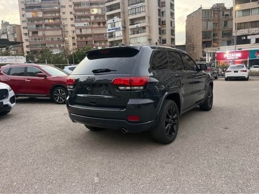 Jeep Grand Cherokee 2018 Altitude — 4