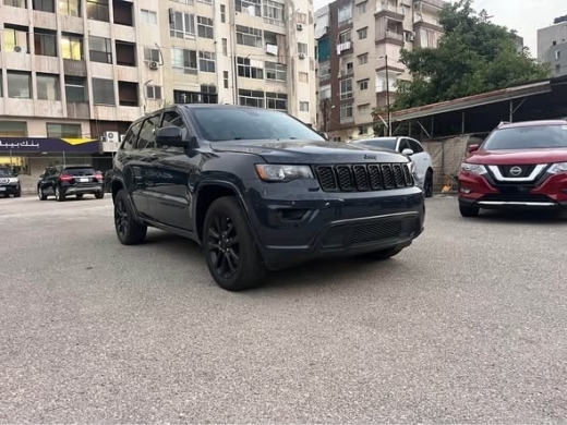 Jeep Grand Cherokee 2018 Altitude — 3