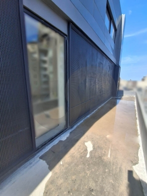 commercial space/prime area/visibility/easy access/Achrafieh ,BEIRUT/الأشرفية/REF#ND142048 — 2