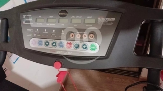 جهاز مشي رياضي كهربائي (Treadmill) بحالة ممتازة للبيع | Electric Treadmill Fitness Machin… — 2