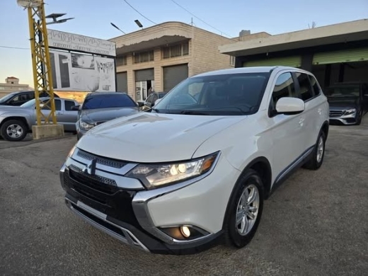 Mitsubishi Outlander 2018 7 Seater 4x4 — 2