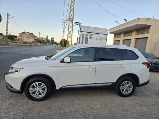 Mitsubishi Outlander 2018 7 Seater 4x4 — 3