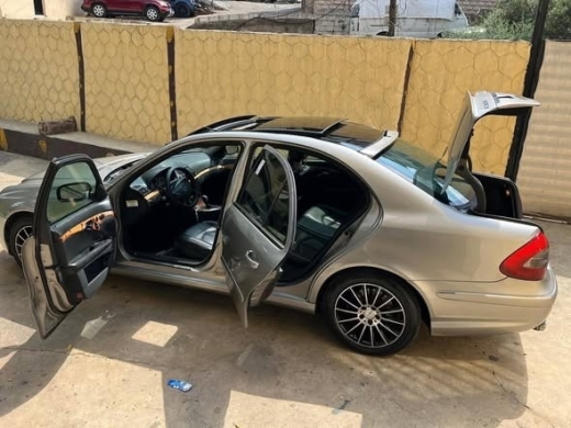 Mercedes-Benz 2006 Car with Panoramic Roof — 5
