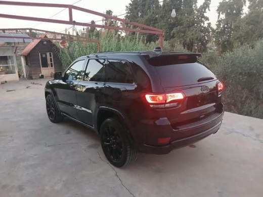 Jeep Grand Cherokee Altitude 2018 — 3