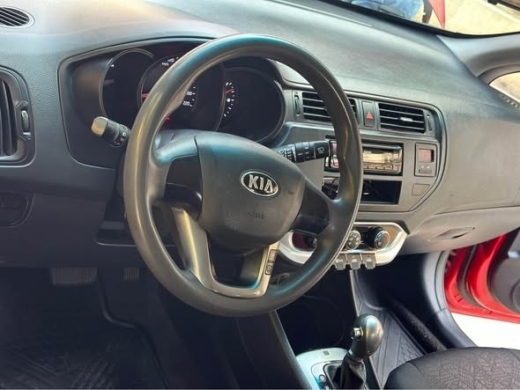 Kia 2013 Car in Excellent Condition — 3