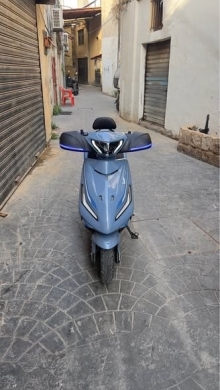 V Azzo 2026 Scooter