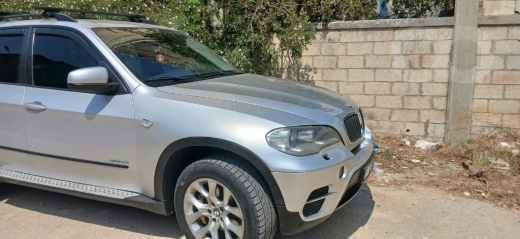 سيارة بي إم دبليو X5 موديل 2011 متوفرة للبيع في منطقة الكبة، طرابلس، الشمال. تأتي السيارة… — 3