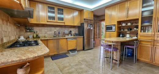 prime, quiet location/beautiful building/Well maintained… — 5
