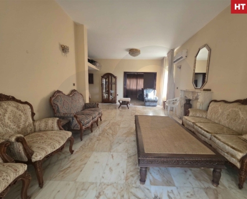 SEA-VIEW PROPERTY IN RAMLET EL BAYDA,BEIRUT/رملة البيضا/RENOVATION POTENTIAL/REF#HT142172 !