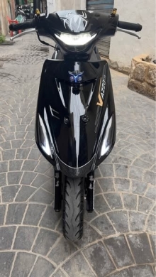 V Azzo 2025 Scooter — 2