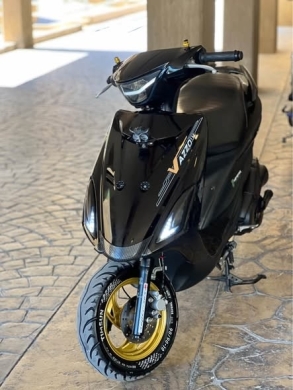 V Azzo 2025 Scooter
