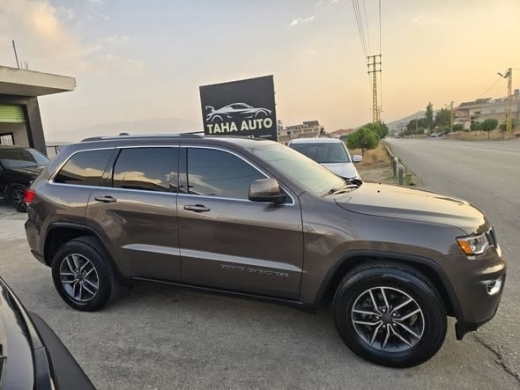 2019 Jeep Grand Cherokee 4X4 V6 — 4