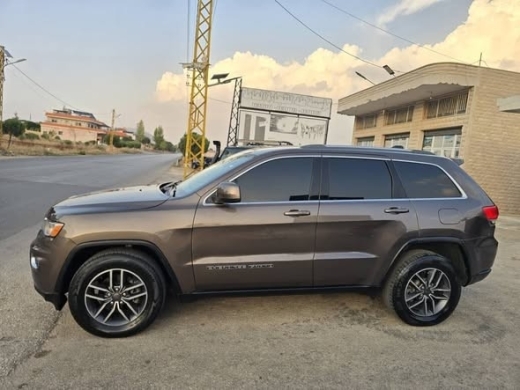 2019 Jeep Grand Cherokee 4X4 V6 — 3