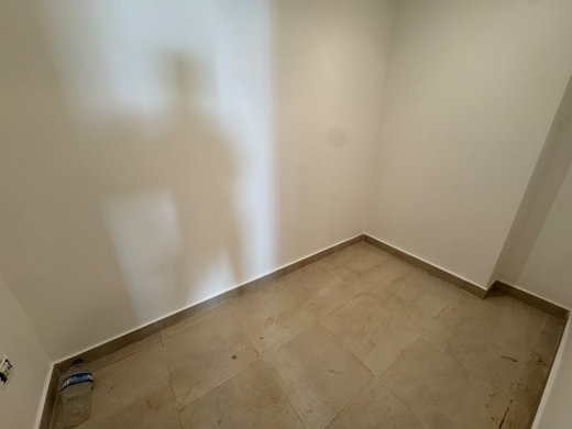 Unfurnished 3-Bedroom Apartment For Sale in Hamra, Ras Beirut — 19