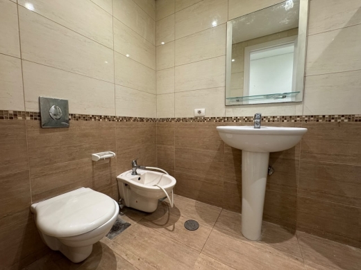 Unfurnished 3-Bedroom Apartment For Sale in Hamra, Ras Beirut — 14