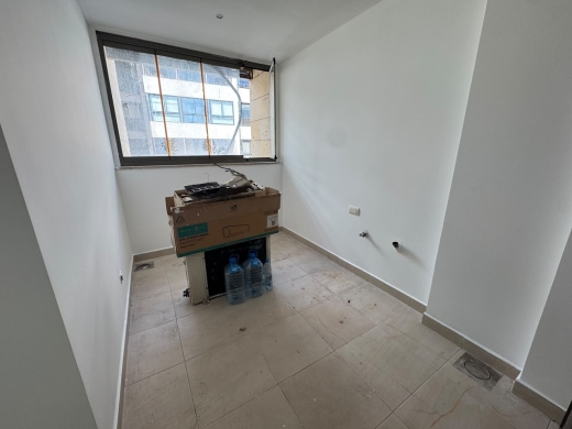 Unfurnished 3-Bedroom Apartment For Sale in Hamra, Ras Beirut — 18