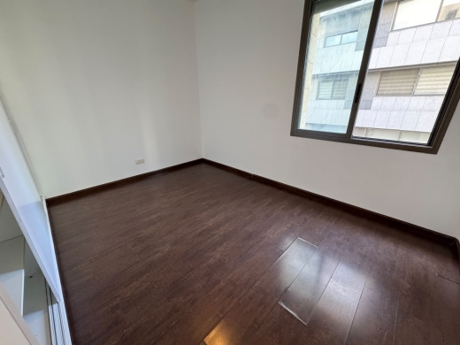 Unfurnished 3-Bedroom Apartment For Sale in Hamra, Ras Beirut — 9