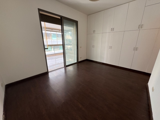 Unfurnished 3-Bedroom Apartment For Sale in Hamra, Ras Beirut — 12