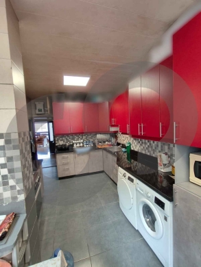 GATED & WELL-MAINTAINED BUILDING/PRIME LOCATION / موقع مميز/WALKING DISTANCE TO LAU & CPF… — 4
