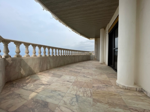 Spacious Apartment With Sea View For Sale in Dawhit El Hoss — 4