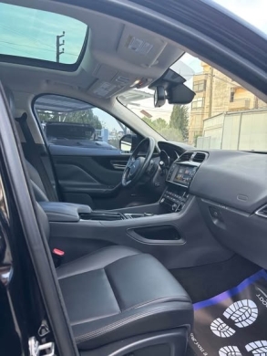 Jaguar F-pace 4 Cylinder 2018 — 4