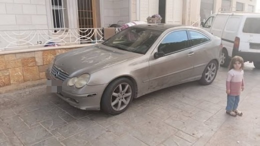 Mercedes-Benz 2003 Model Vehicle with Black Engine