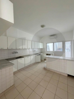 300 SQM Apartment for sale/Needs renovation/Prime… — 3