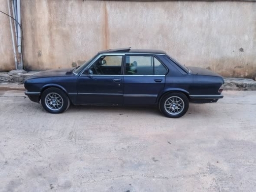 BMW E28 1987 — 2