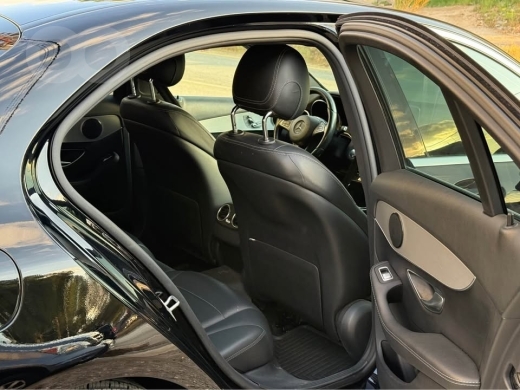 Mercedes C 300 model 2018 — 3