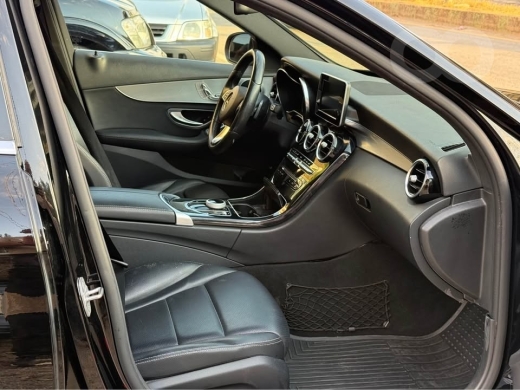Mercedes C 300 model 2018 — 4