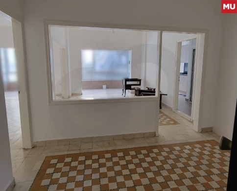 Spacious Apartment for sale/Well maintained building/BURJ ABI HAIDAR-BEIRUT/برج ابي حيدر/REF#MU142352