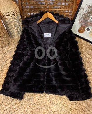 Clothes, Footwear & Accessories in Loussiya - جاكيت فرو نسائي