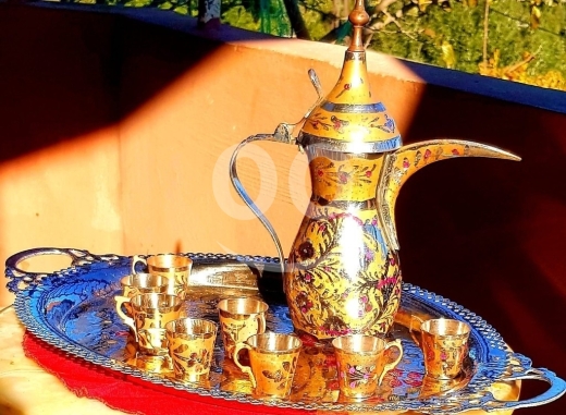 Antiques & Collectibles in Batroun - طقم دلة فناجين قهوة عربية نحاسية مزخرفة مع صينية تقديم