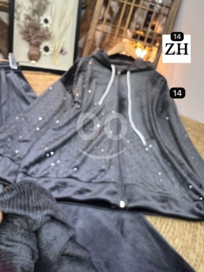 طقم نسائي مخمل مضلع مريح بسحاب وقبعة | Women's Ribbed Velvet Tracksuit with Hood — 5