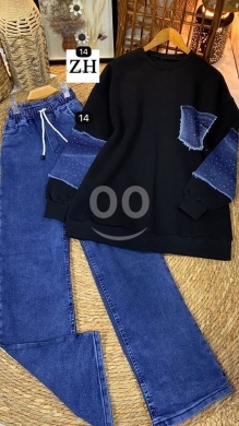طقم بناتي شتوي مميز: سويت شيرت قطني مع بنطلون جينز | Trendy Girls' Winter Set: Cotton Swe… — 2