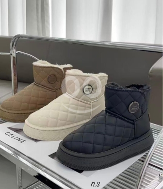 بوتين نسائي مبطن بالفرو بتصميم كابيتون أنيق | Quilted Fur-Lined Women's Winter Boots — 2